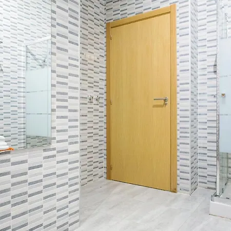 Homely Refino Oriental Apartment